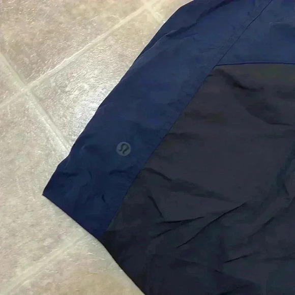 Lululemon - Picture 4 of 6